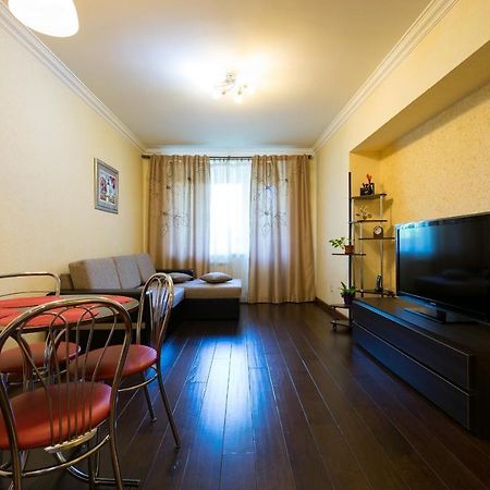 Nadezhda Apartments In Touristic Area, On The Dostyk Avenue 89 Almaty Eksteriør billede