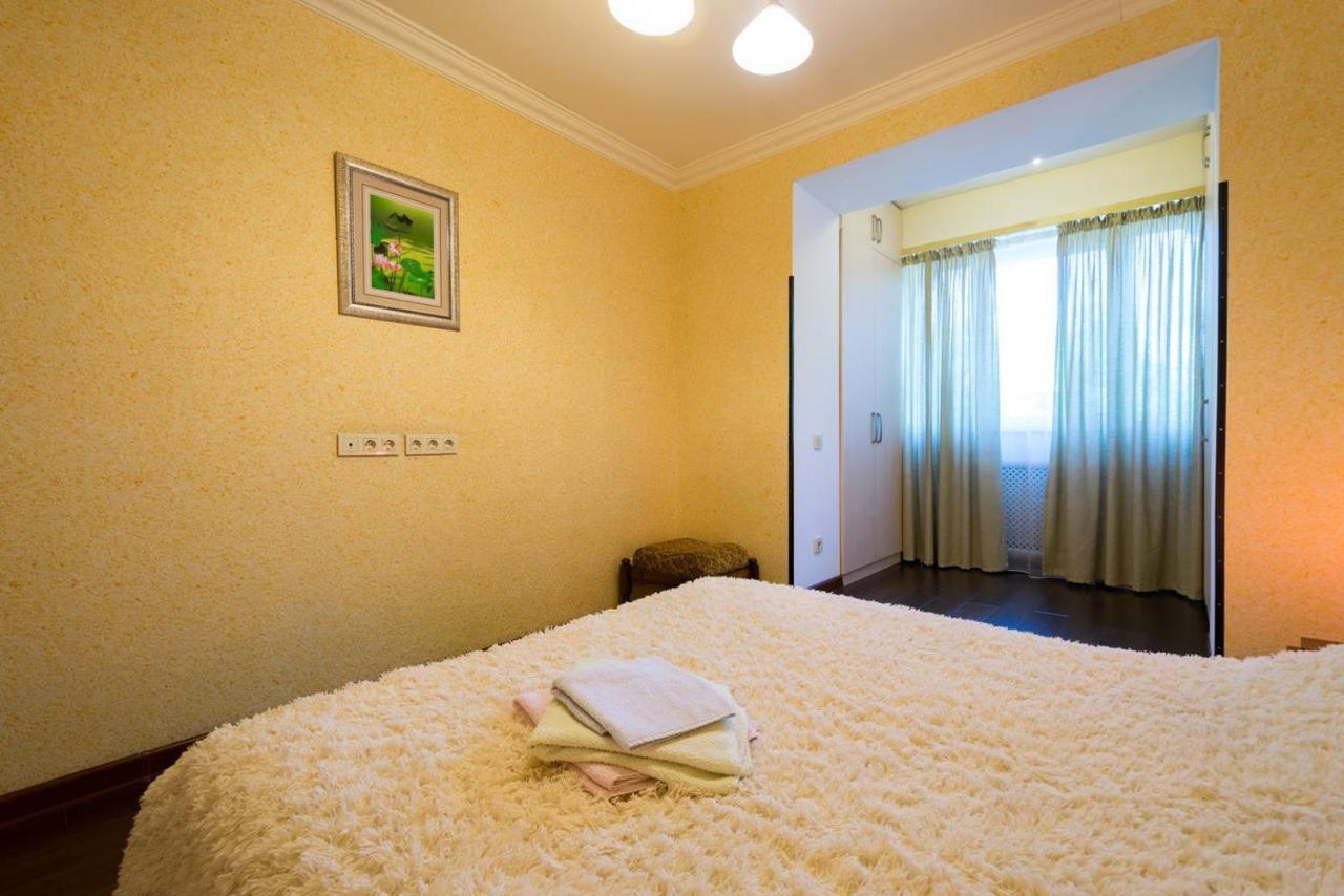 Nadezhda Apartments In Touristic Area, On The Dostyk Avenue 89 Almaty Eksteriør billede