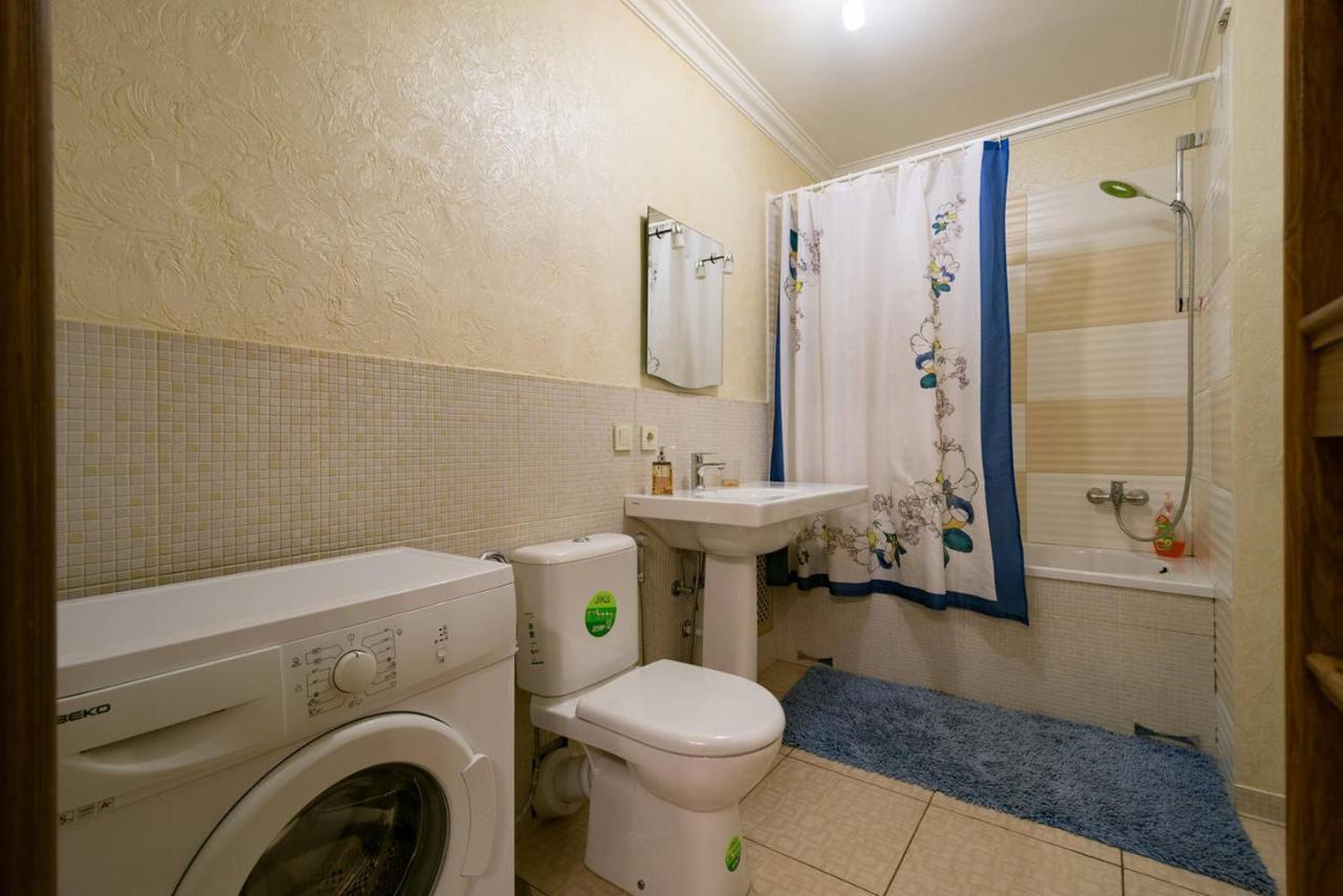 Nadezhda Apartments In Touristic Area, On The Dostyk Avenue 89 Almaty Eksteriør billede