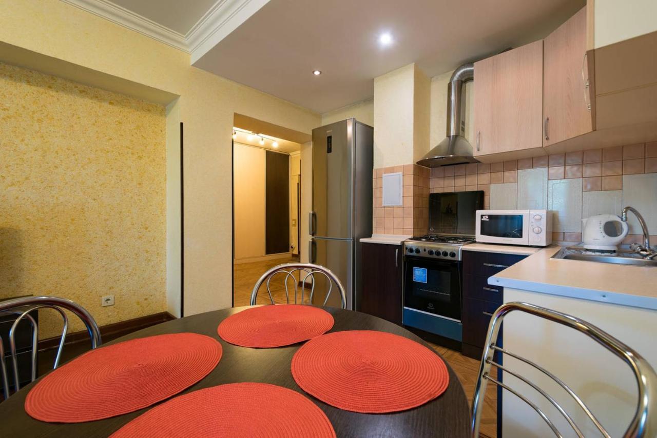 Nadezhda Apartments In Touristic Area, On The Dostyk Avenue 89 Almaty Eksteriør billede