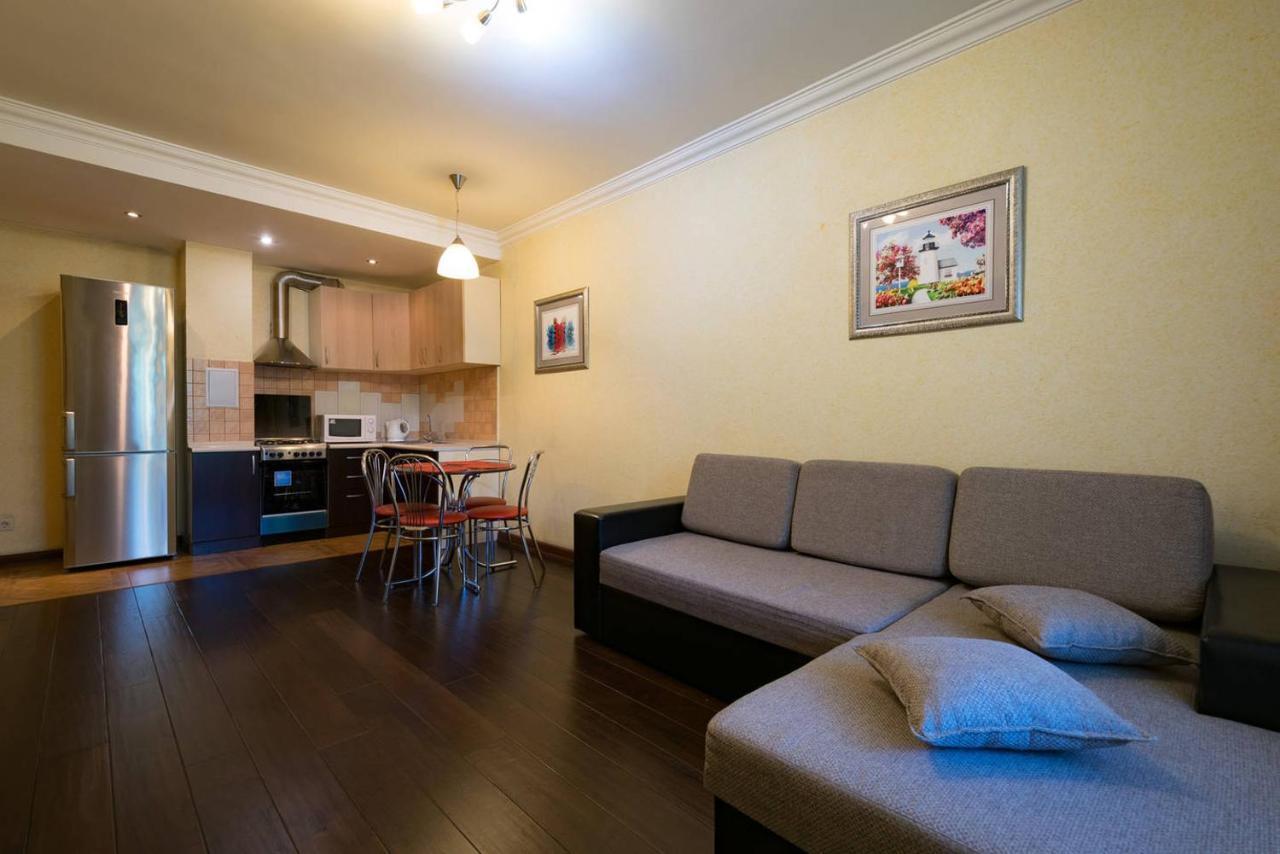 Nadezhda Apartments In Touristic Area, On The Dostyk Avenue 89 Almaty Eksteriør billede