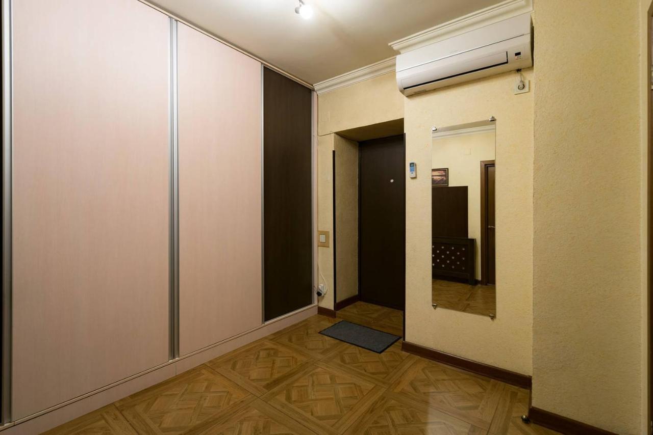 Nadezhda Apartments In Touristic Area, On The Dostyk Avenue 89 Almaty Eksteriør billede