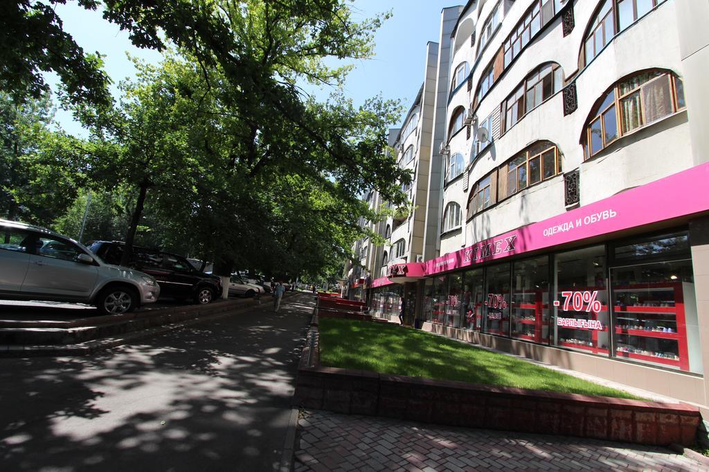 Nadezhda Apartments In Touristic Area, On The Dostyk Avenue 89 Almaty Eksteriør billede