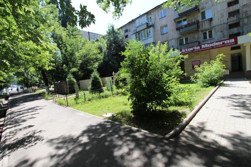Nadezhda Apartments In Touristic Area, On The Dostyk Avenue 89 Almaty Eksteriør billede
